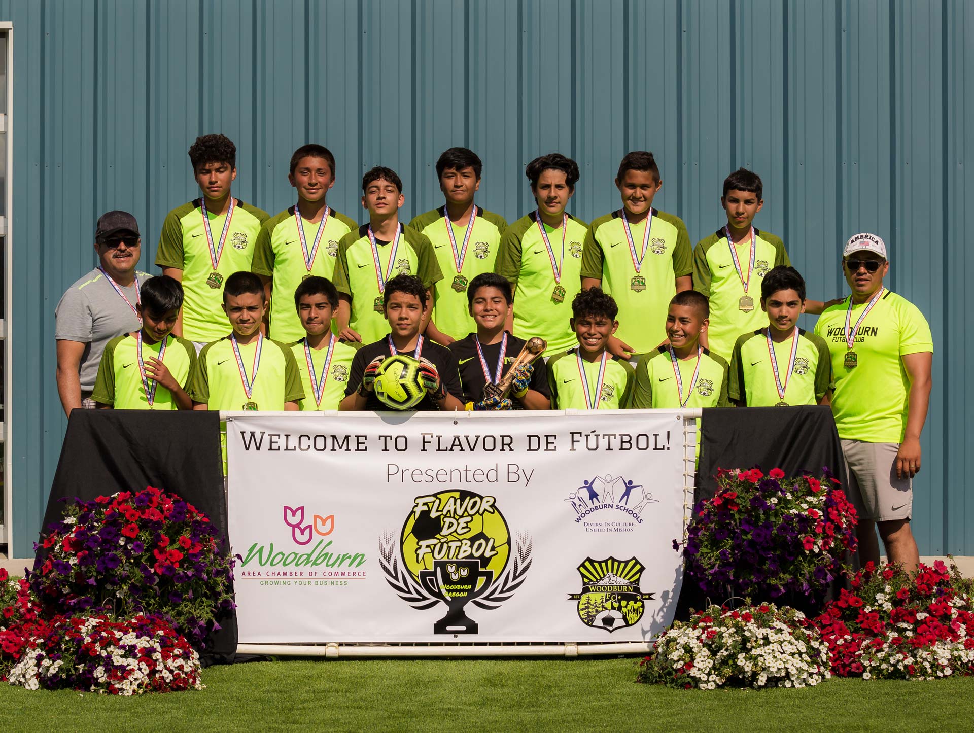 Flavor de Fútbol Cup champions celebrating